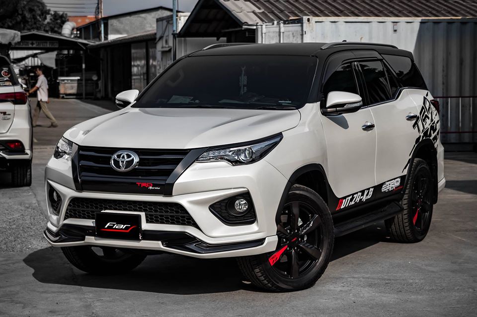 ชุดแต่ง Fortuner 2015-2020 TRD รุ่น FD-Xตัดเทาดำ